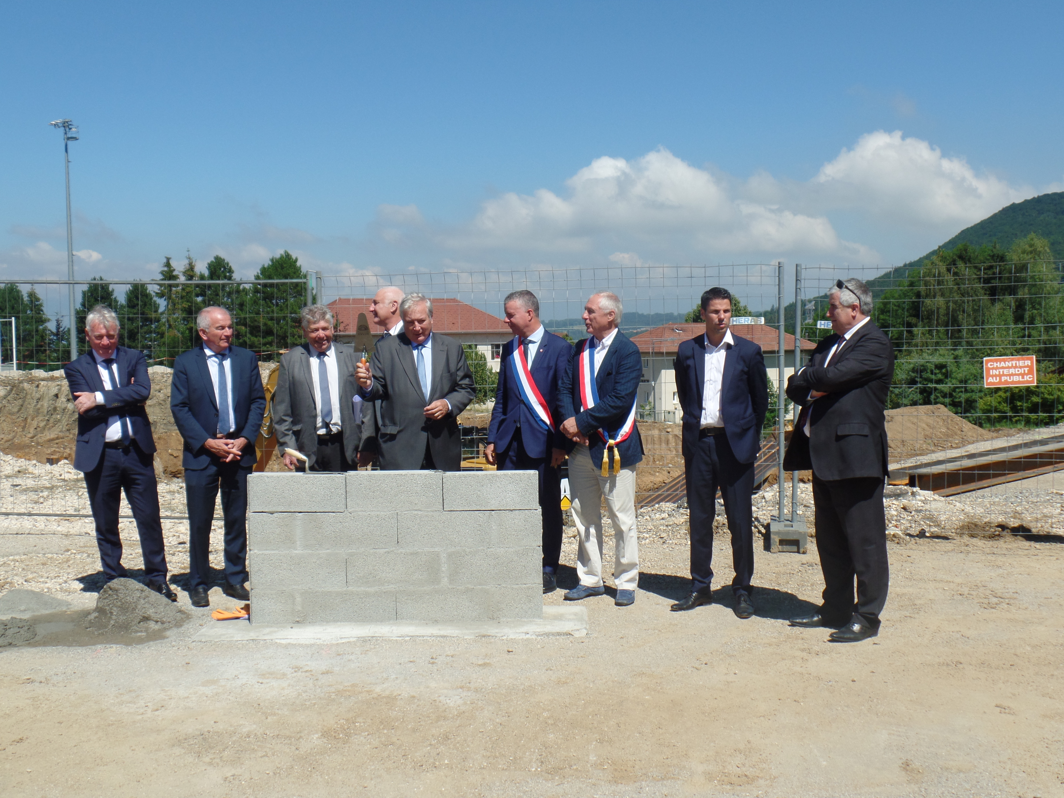 07/07/2018 - Pose des 1ères pierres par la CCPC - Ecole de Vovray-en-Bornes- Le Sappey / Pôle socio educatif dont CLAE et Gymnase et salle socio culturelle à Cruseilles l'occasion d'inaugurer le nouveau préau de l'école publique
